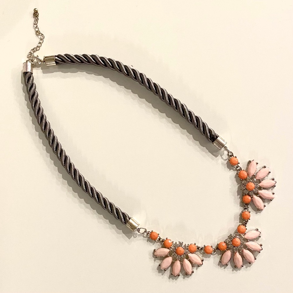 (💛2/$30) Grey and pink T-shirt necklace